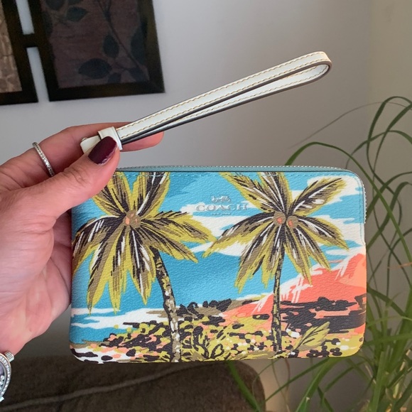 Authentic COACH Coated canvas /smooth leather Hawaiian print wristlet - Picture 7 of 8